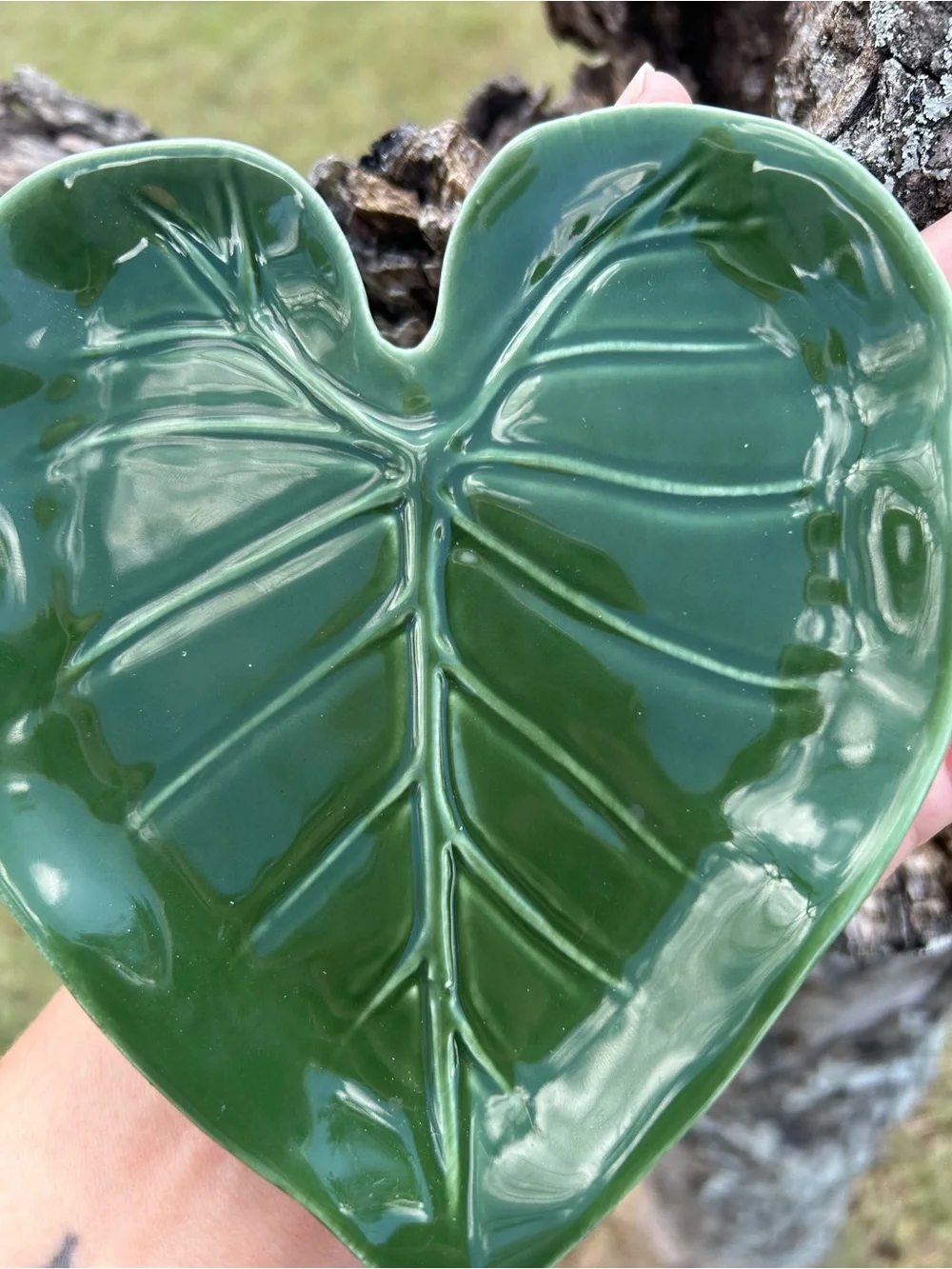 Glossy Green Leaf-Shaped Ceramic Spoon Rest Kitchen Decor